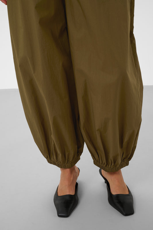 Soaked Molopo balloon trousers in Green colour (beech)
