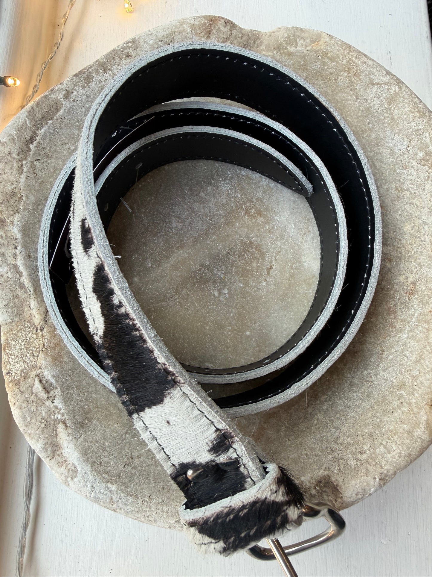 Cow print belt black with a silver buckle