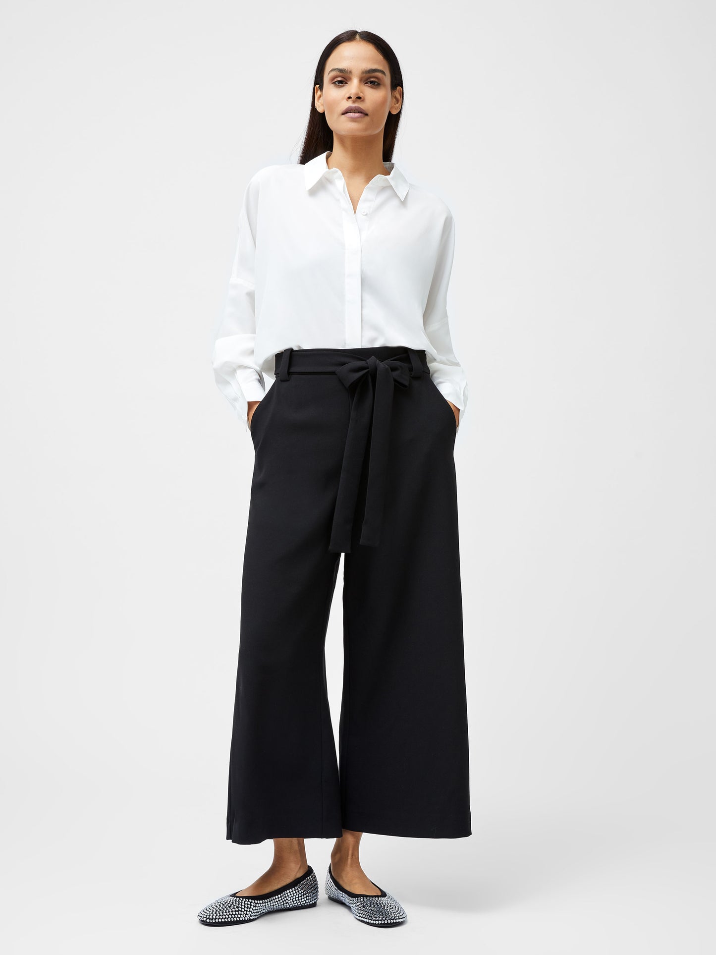Woman wearing Wide leg belt culottes in black