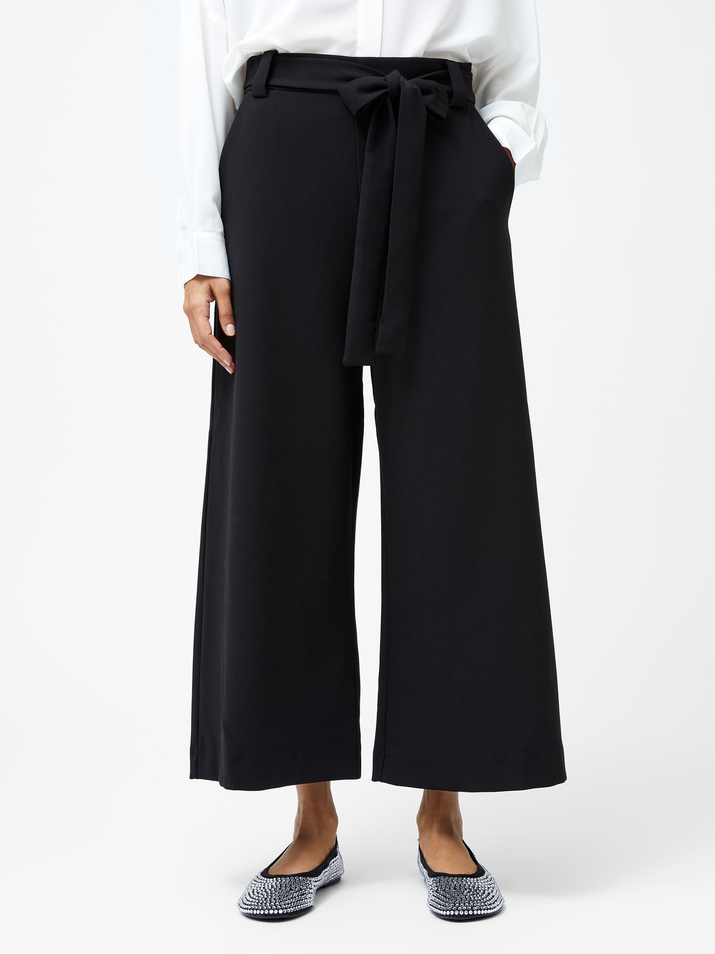 Woman wearing Wide leg belt culottes in black