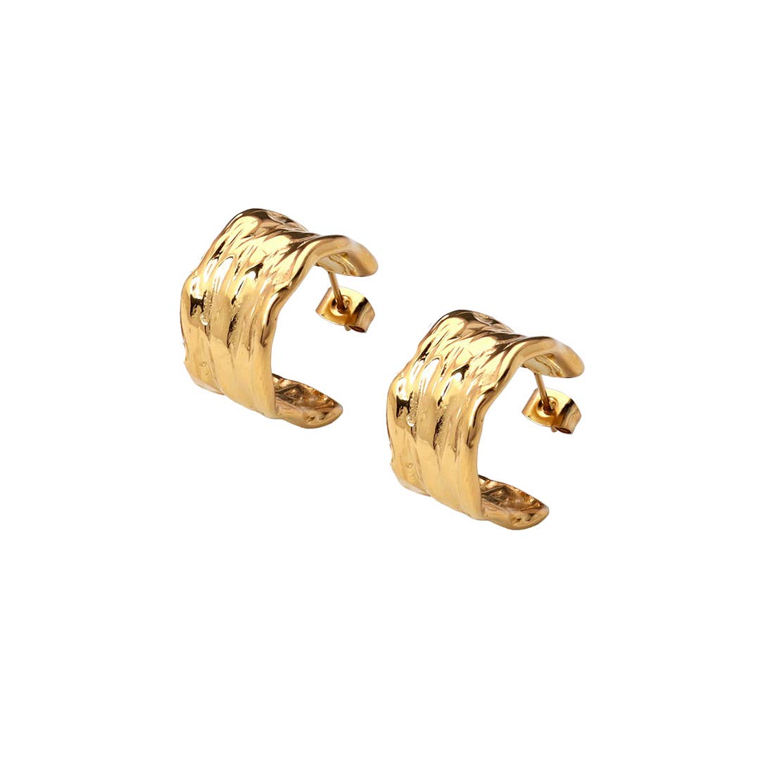 Wide textured gold hoop earring in 18kt gold-plated stainless steel with post-back fastening.