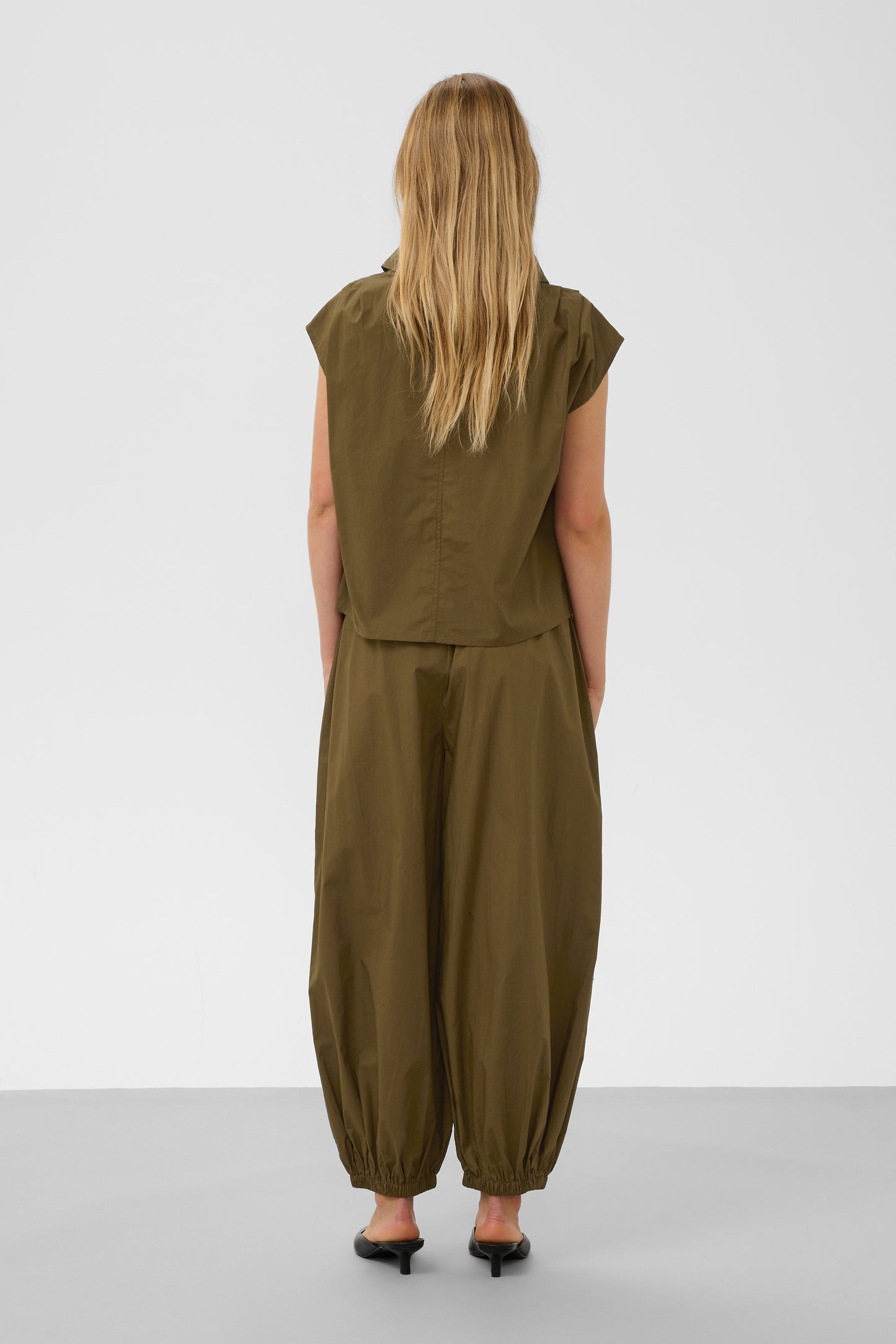 Soaked Molopo balloon trousers in Green colour (beech)
