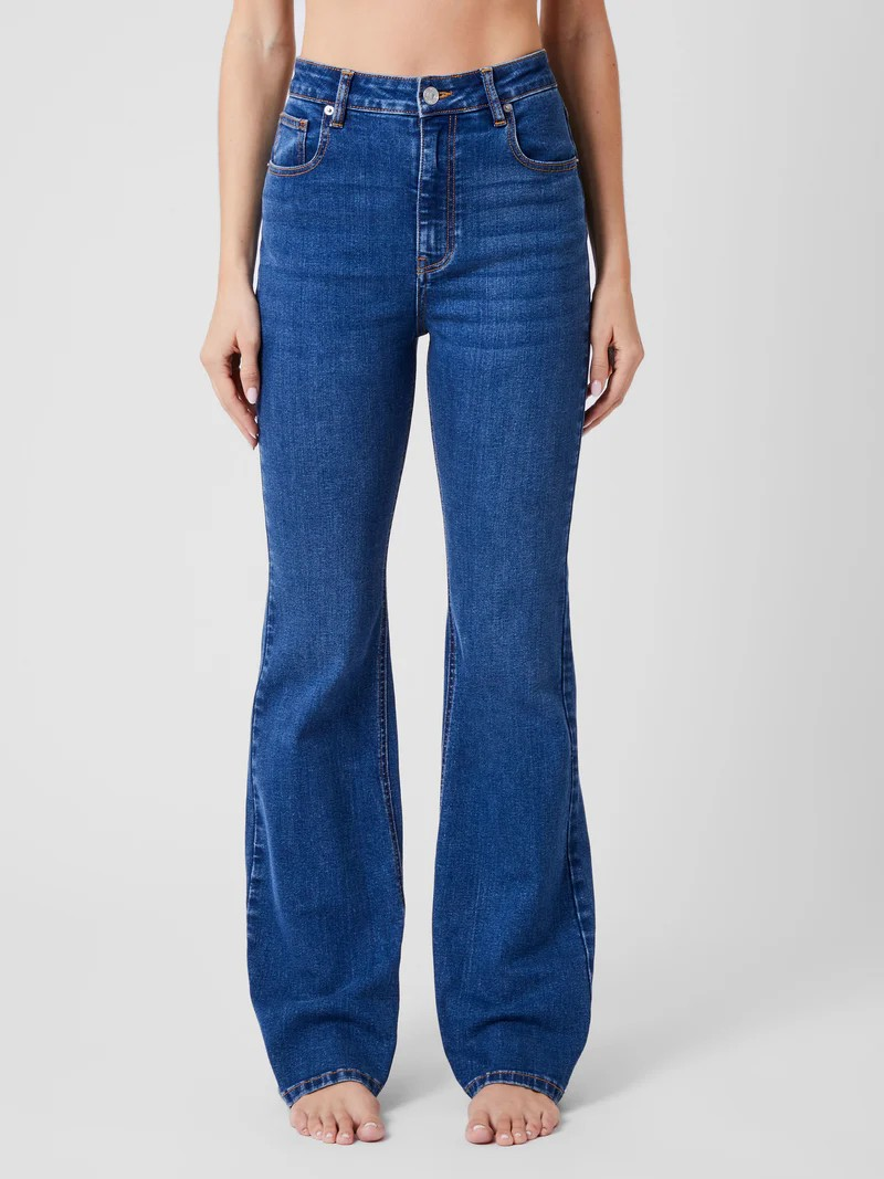 Our denim collection, featuring jeans, skirts, jackets, shirts, and shorts, is now available at reduced prices. This includes brands like French Connection, Part Two, Red Button, and InWear.