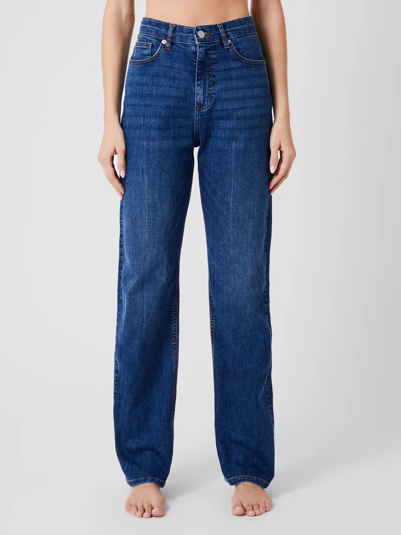 Discover a variety of casual and formal trousers, jeans, and skirts suitable for any event. Find the ideal jeans for a leisurely stroll along Devon's coastal path, or select trousers and skirts that are elegant enough for  any special occasion.