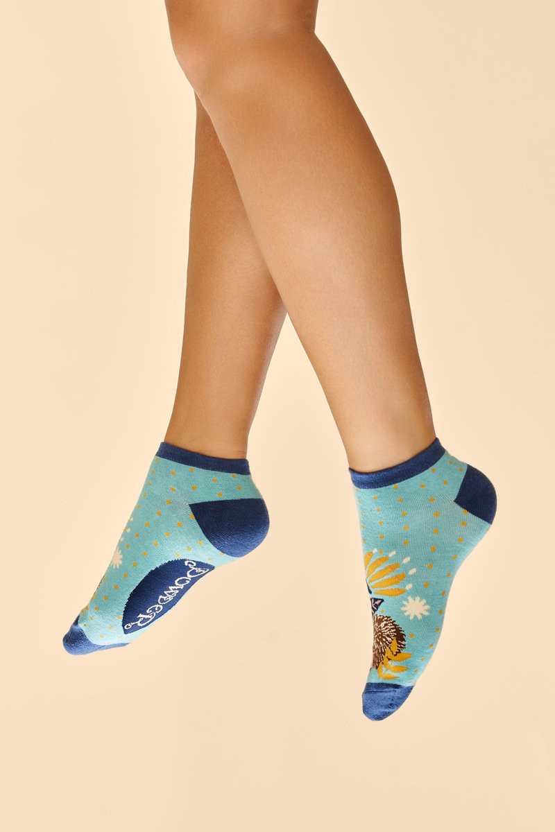 Discover our exquisite collection of trainer, ankle, and slipper socks from Powder, featuring beautiful floral, animal, and abstract patterns, all crafted with bamboo.
