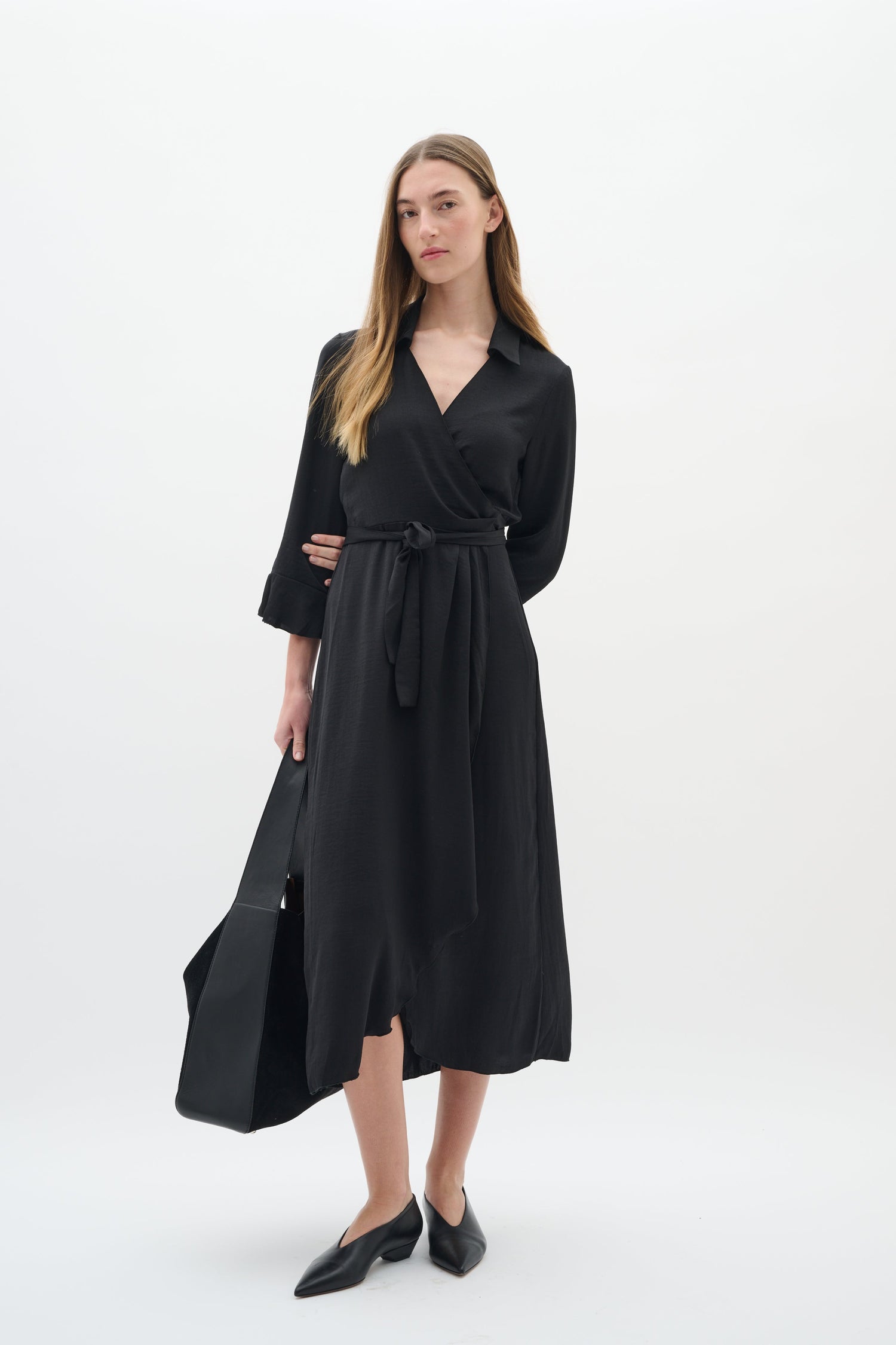 Shop handpicked women’s dresses designed for timeless style. Discover statement looks and classic cuts online at Cocoa Boutique.