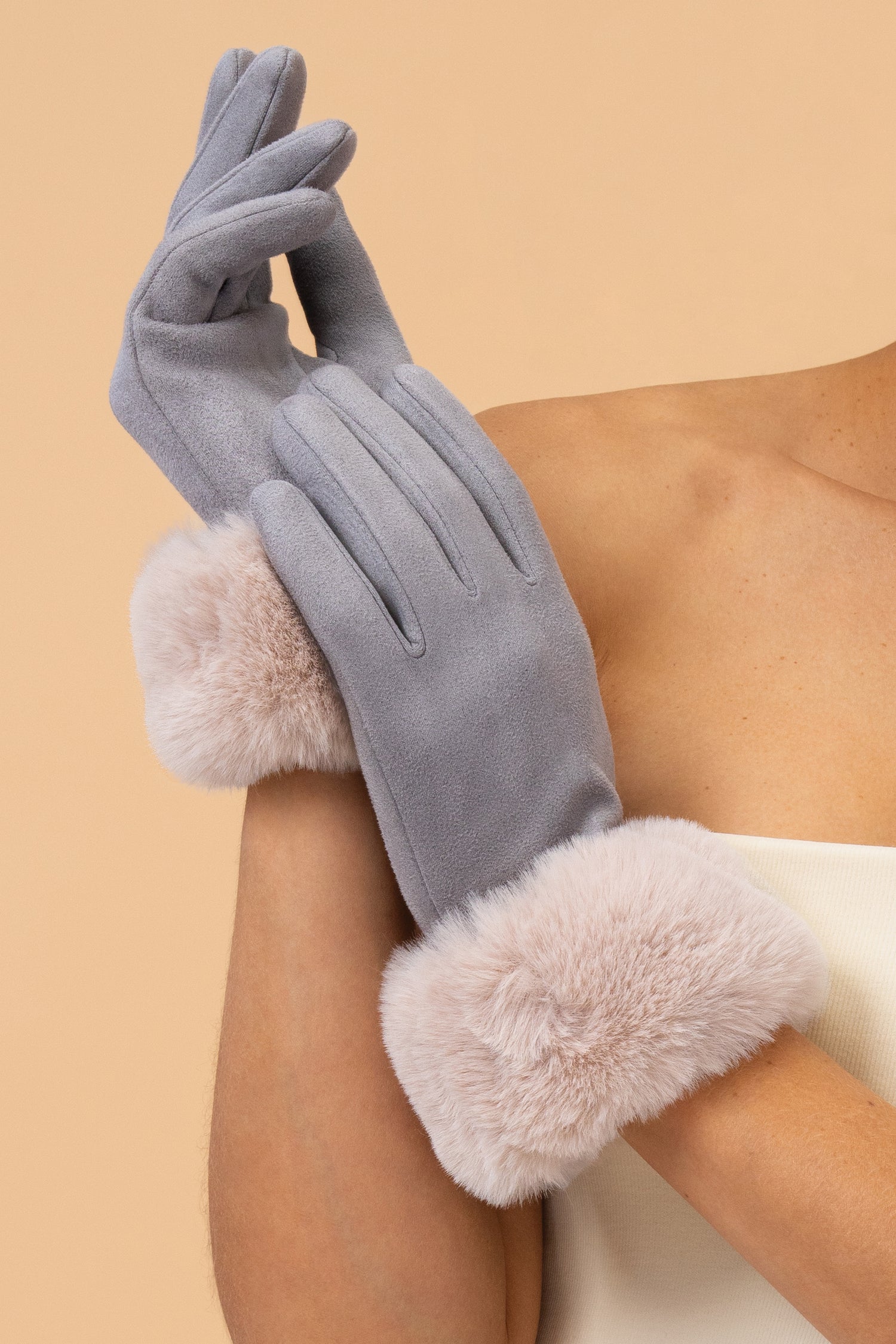 Discover gloves and wrist warmers in various styles and colours. Beautiful faux fur wrist warmers by Helen Moore and luxurious cashmere wrist warmers from Cocoa's exclusive cashmere collection. Explore vibrant designs by Powder.