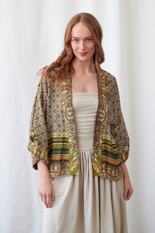 One Hundred Stars Amulet Green printed kimono