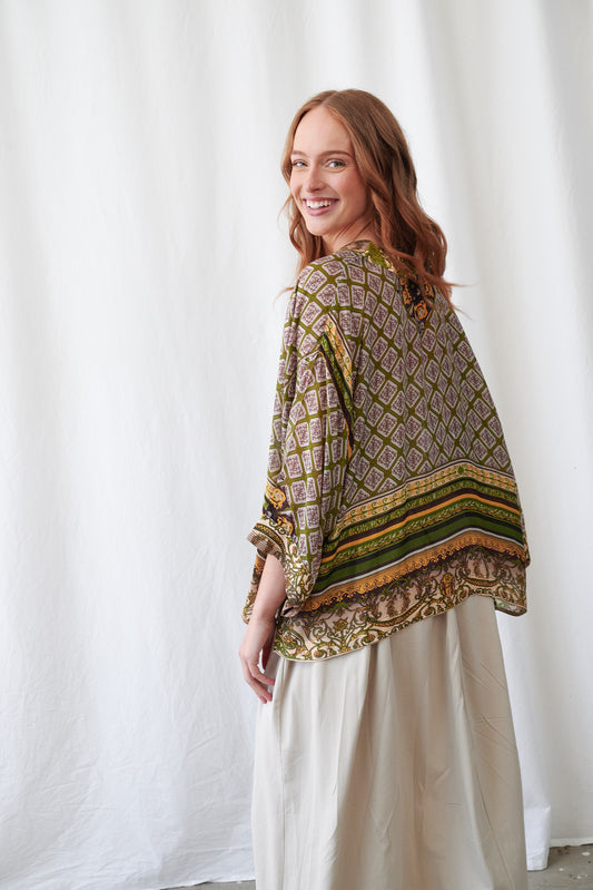 One Hundred Stars Amulet Green printed kimono