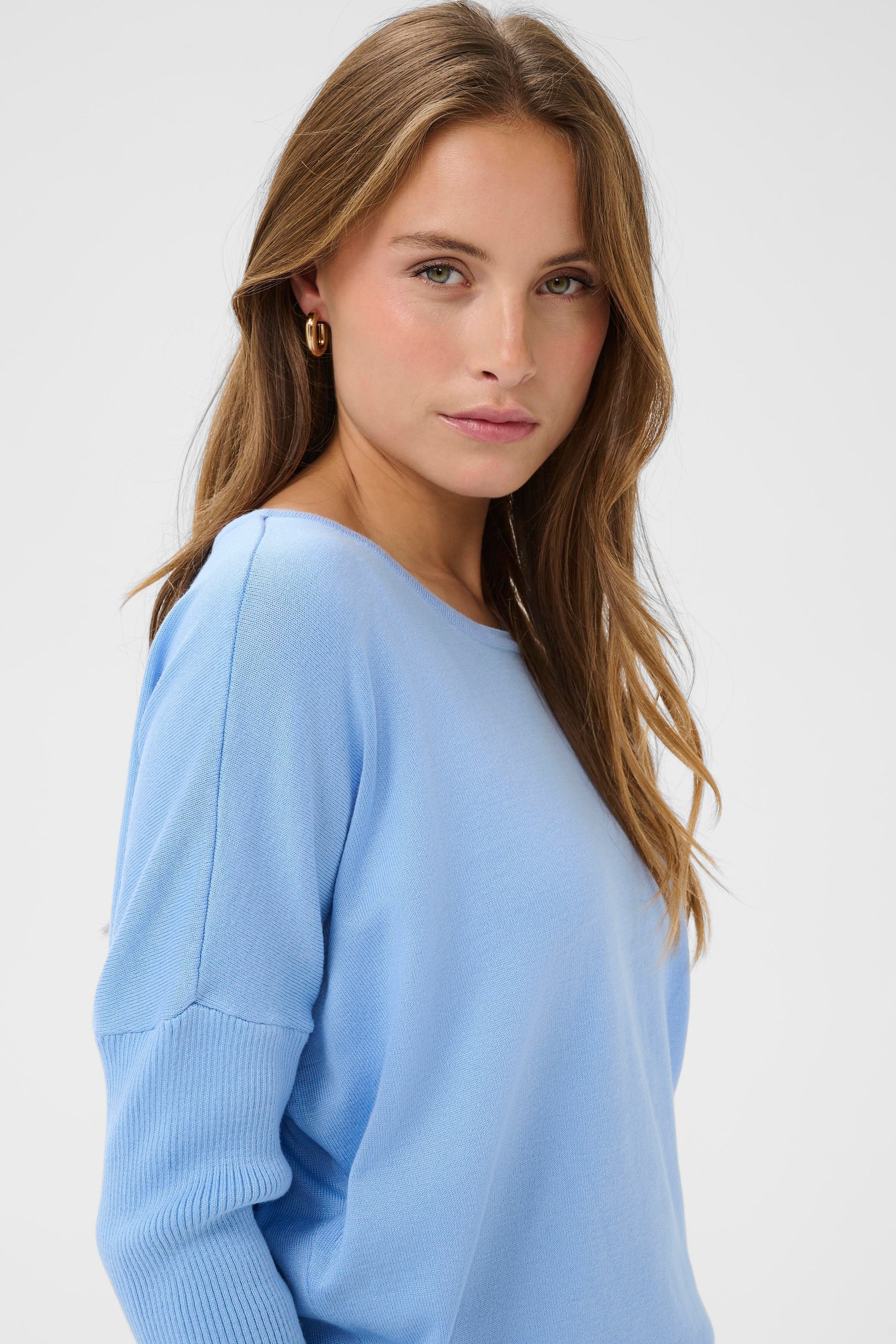 Saint Tropez Mila Round Neck Pullover in Kentucky Blue, Black and Atmos Melange with a classic round neck and relaxed fit.