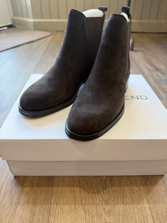 Another Trend Cafe suede-look Chelsea ankle boots featuring elasticated side panels, pull tabs and low black block heel.