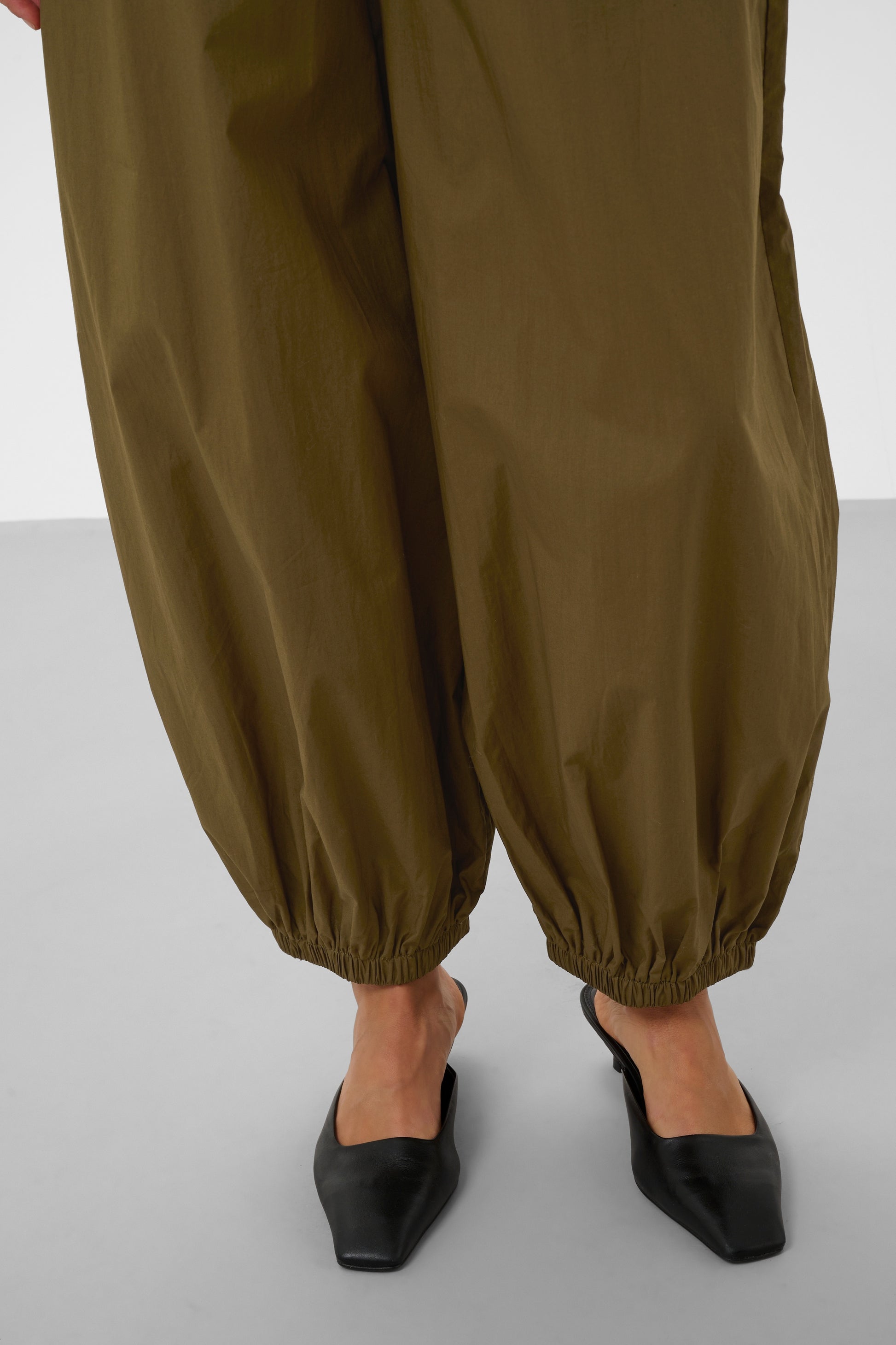 Soaked Molopo balloon trousers in Green colour (beech)