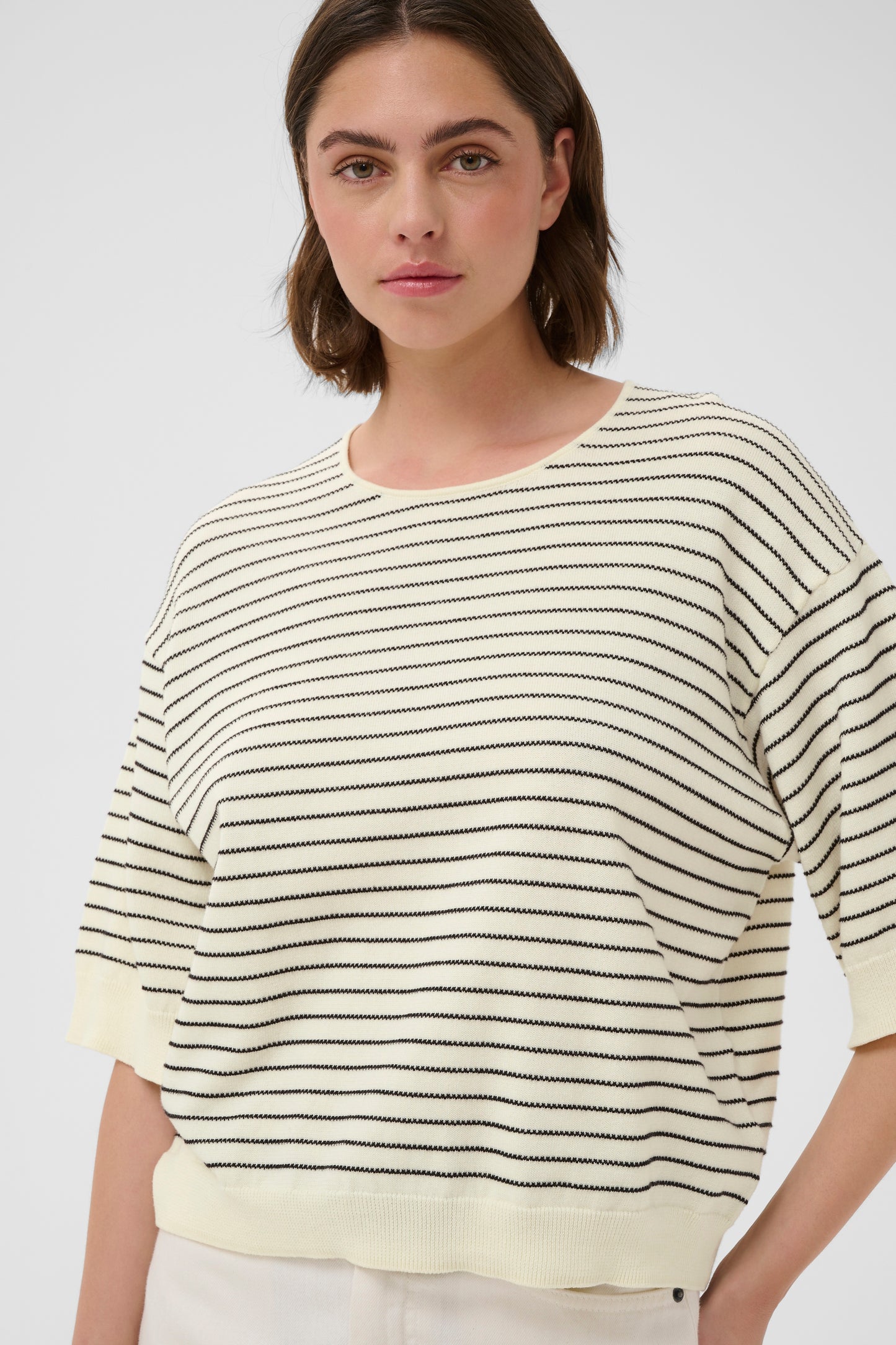 Dana Striped White/black short sleeved pullover