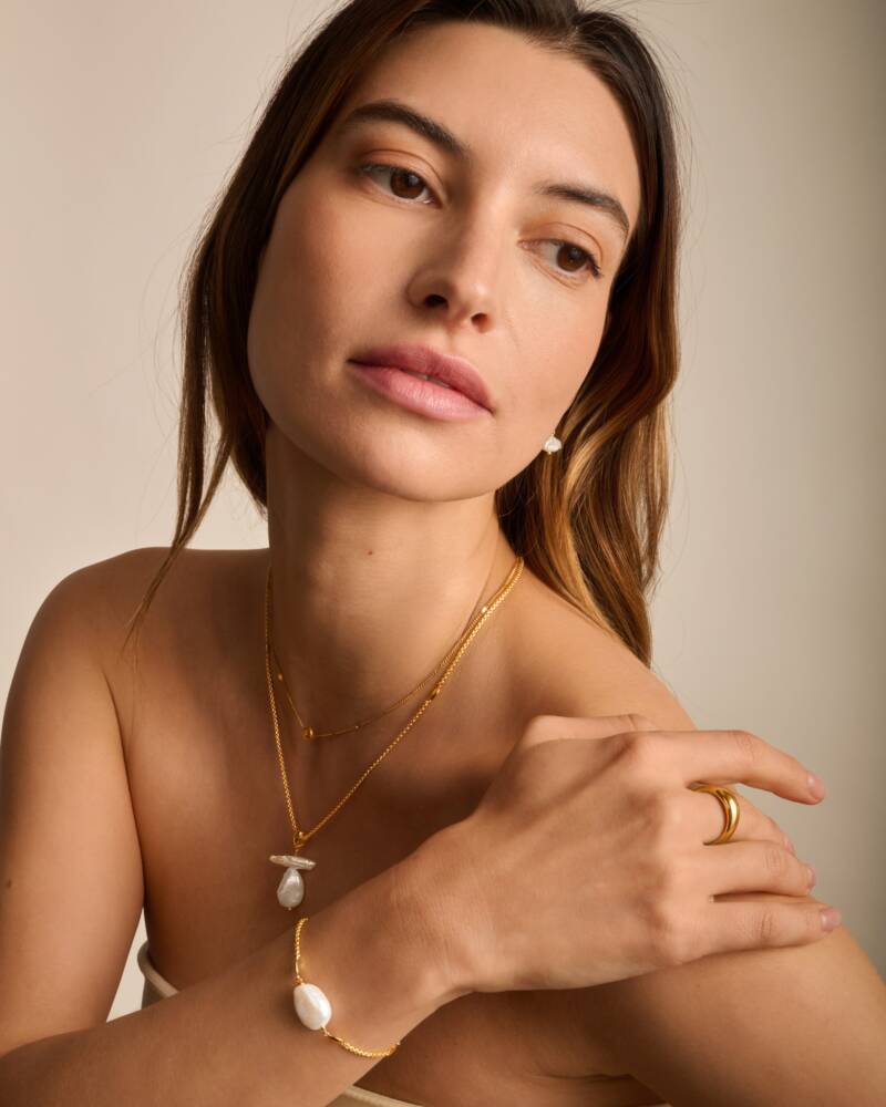 Katie Loxton Sol Pearl Bracelet Gold on model with matching necklace