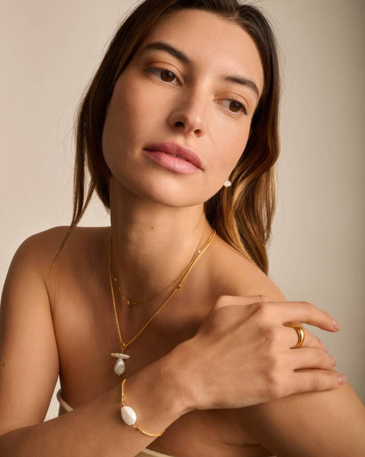Katie Loxton Sol Pearl Bracelet Gold on model with matching necklace