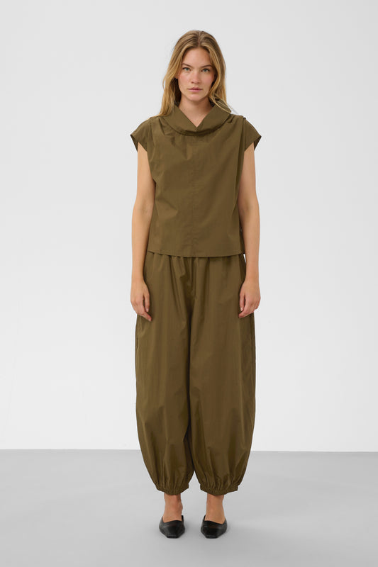 Soaked Molopo balloon trousers in Green colour (beech)