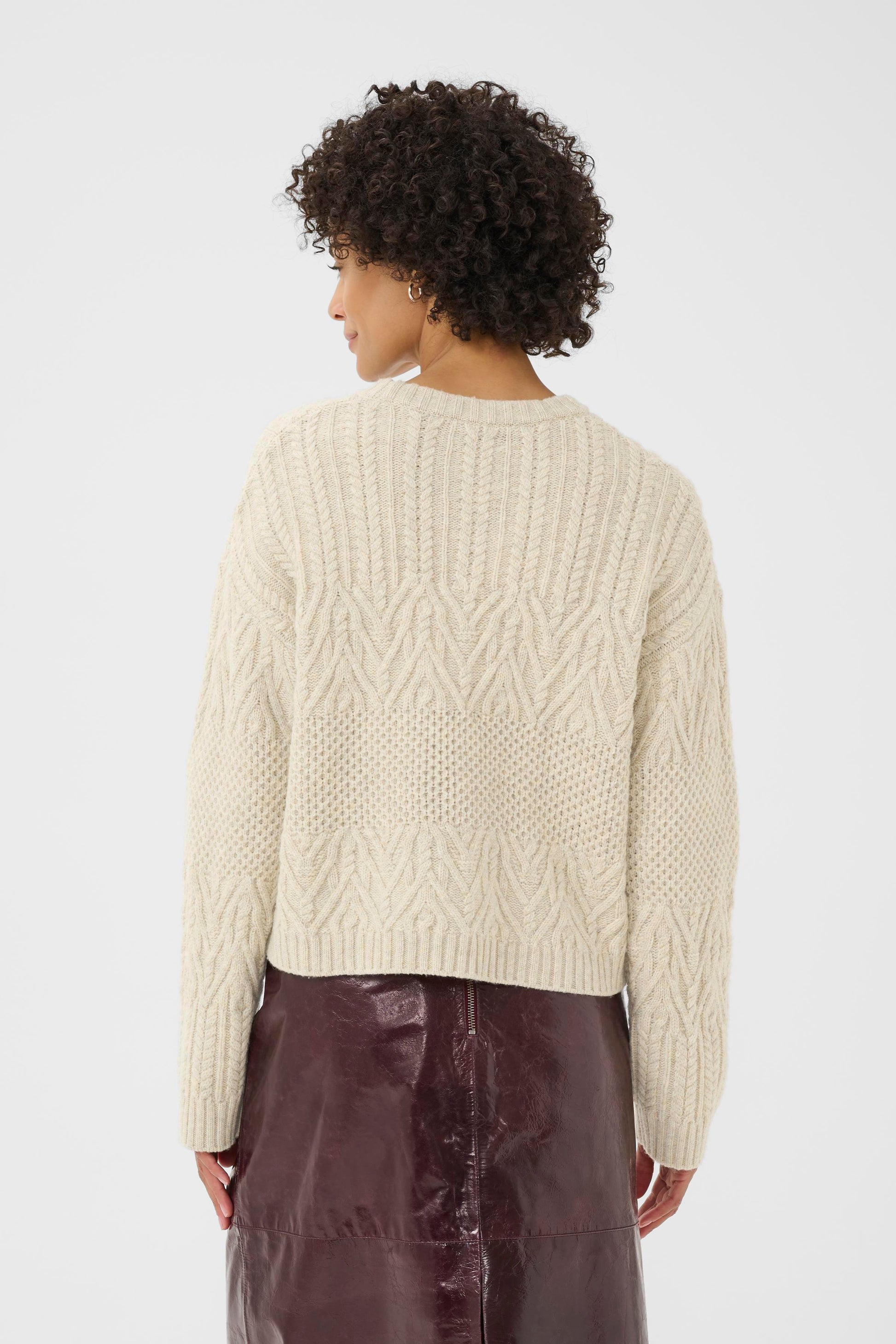 Part Tso Sindy Pullover view from back on the model