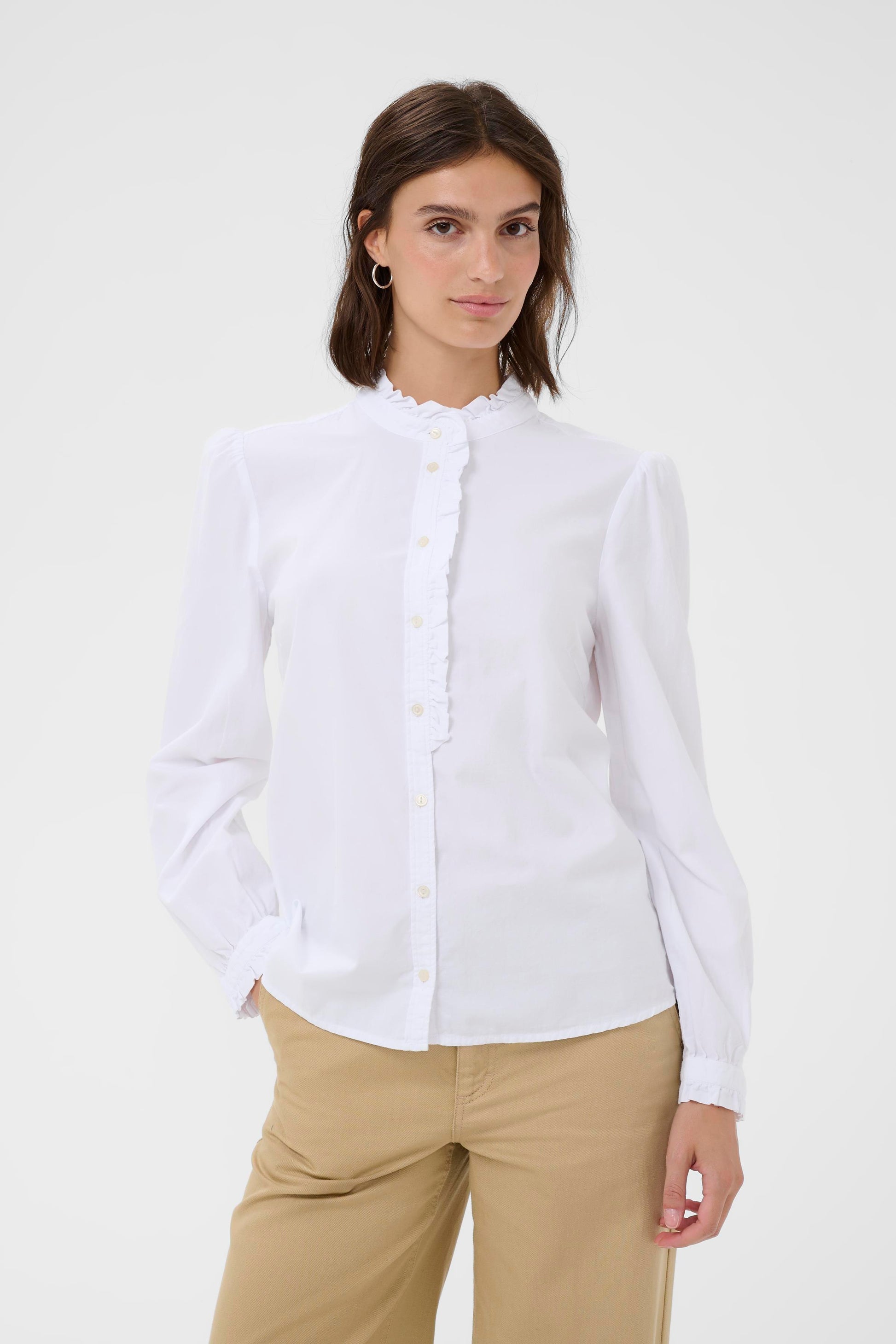 Woman Wearing the Part Two Bright White Glessia Cotton Blouse 