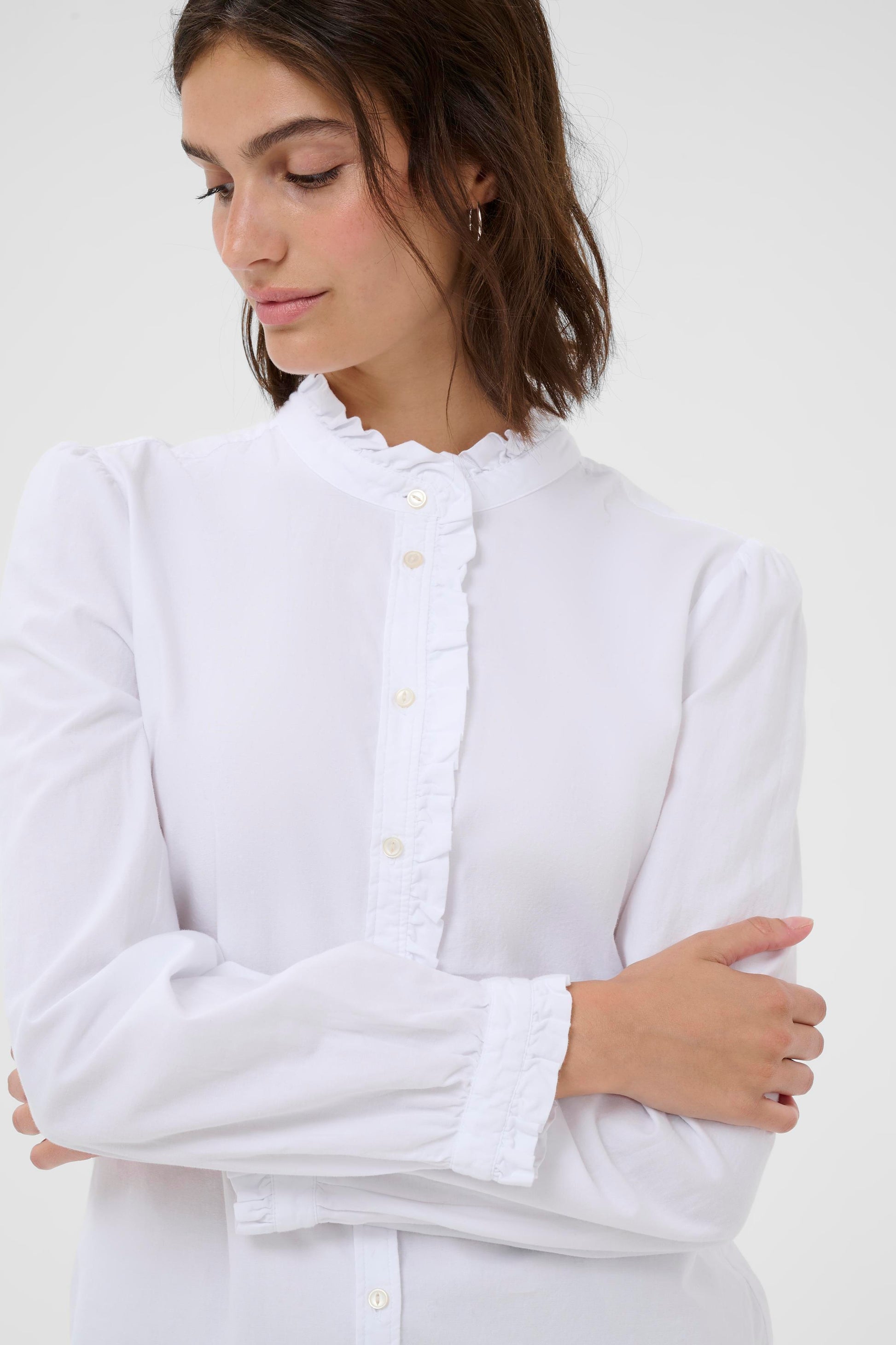 Woman Wearing the Part Two Bright White Glessia Cotton Blouse 