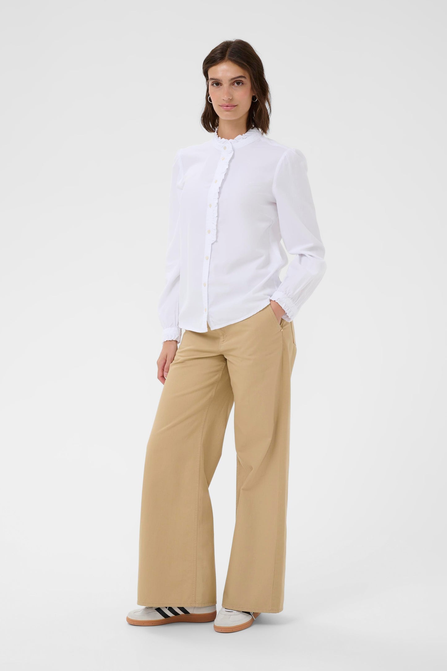 Woman Wearing the Part Two Bright White Glessia Cotton Blouse 
