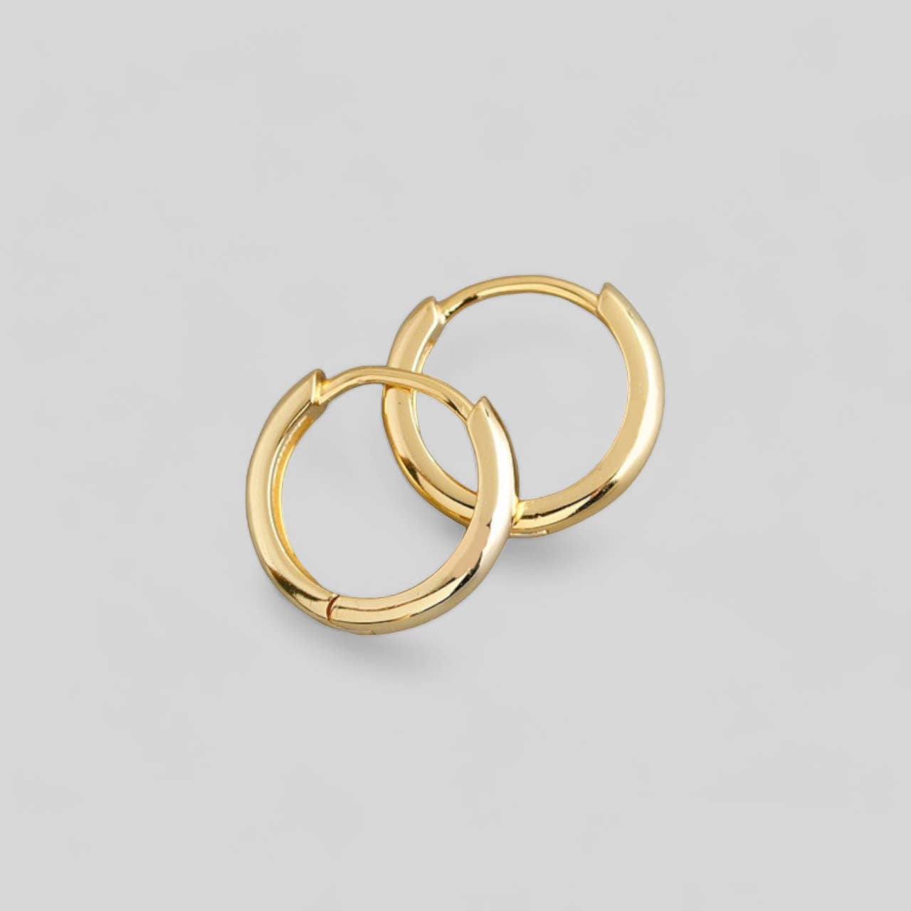 14mm simple gold-plated sterling silver hoop earring, lightweight and hypoallergenic.