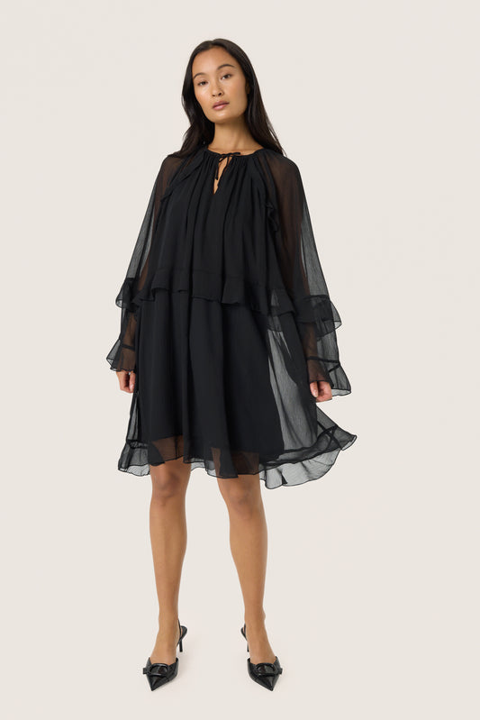 Woman wearing the Soaked in Luxury Harietta knee length floaty chiffon dress with long sleeves 