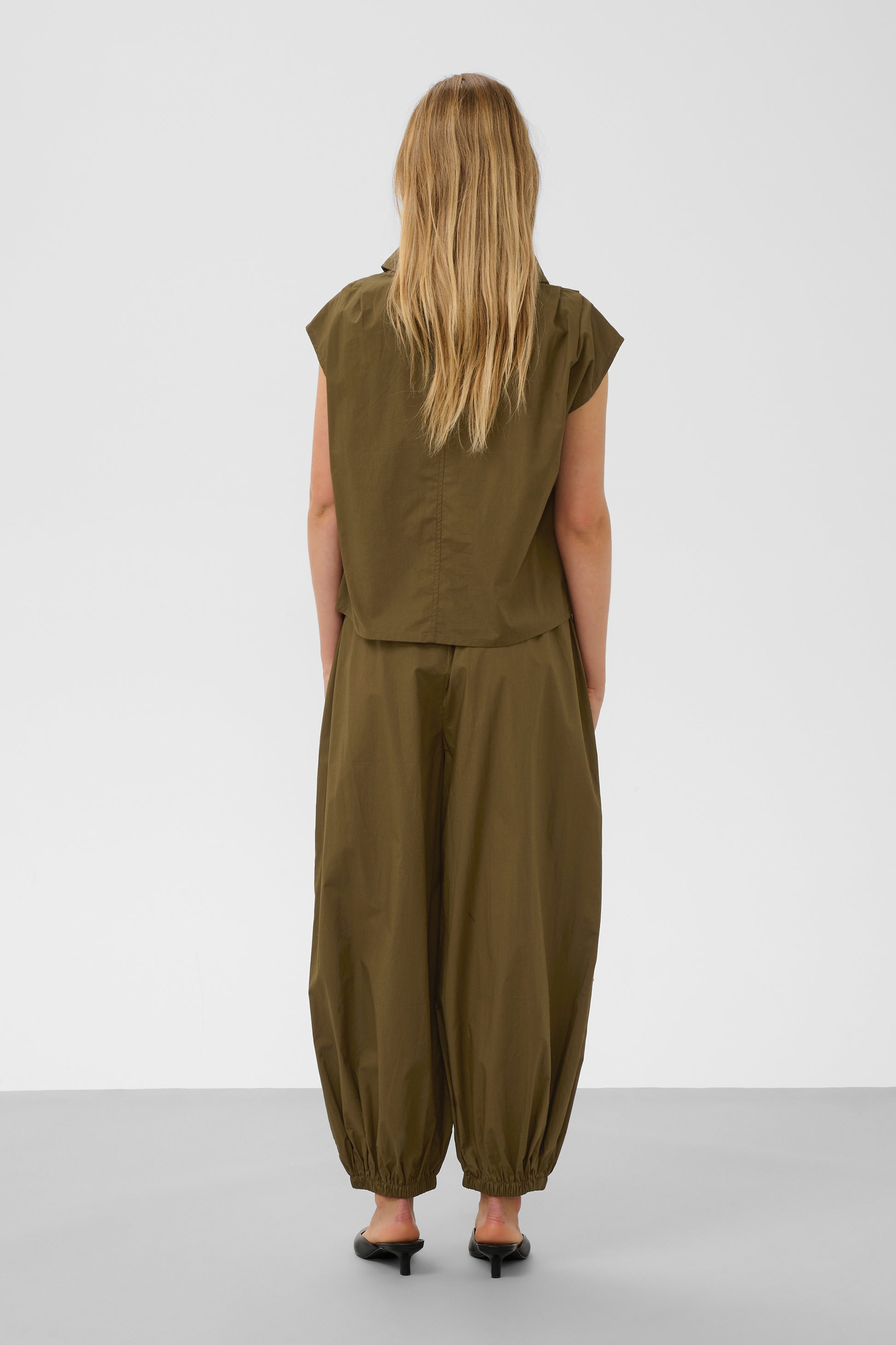 Soaked Molopo balloon trousers in Green colour (beech)