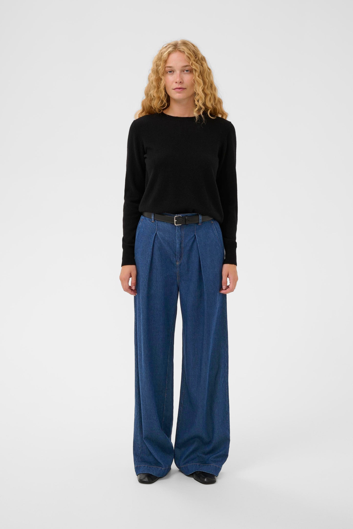 Woman Wearing the InWear Carola Wide leg dark denim trouser