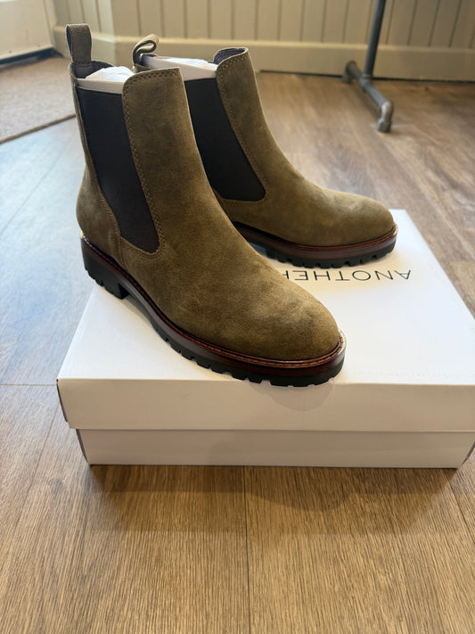 Another Trend Green Cacao olive suede-look Chelsea ankle boots with black elasticated panels, chunky cleated sole and brown welt detail.